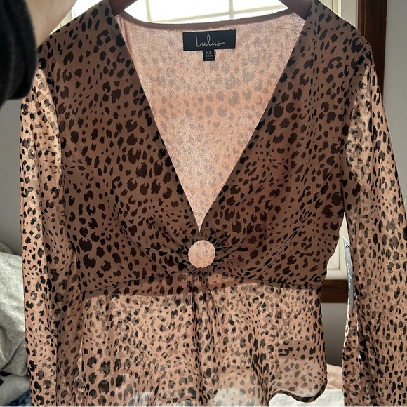 Lulus NWT Having A Moment Taupe Leopard Print Top Blouse size XS - Picture 9 of 12